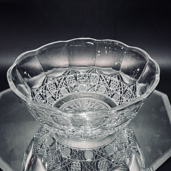 Vintage McKee Clear Scalloped 8" Glass Serving Bowl Plutec Pattern - Picture 6 of 8
